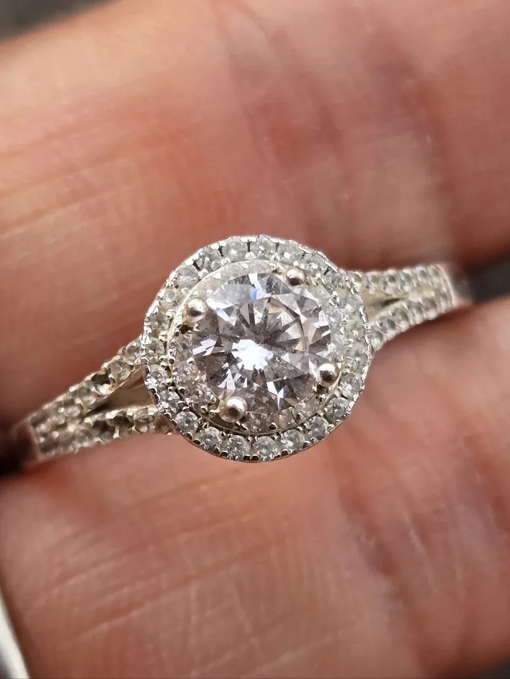 Classic sparkling CZ diamond oval halo split shank 925 sterling silver adjustabl